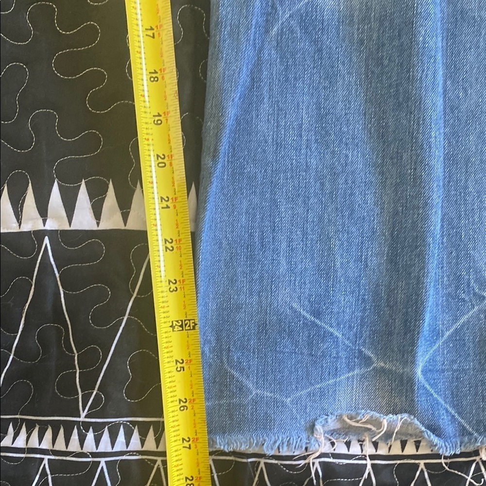 Relaxed Blue Jeans with Cropped Length and Distressed Details - Picture 10 of 10